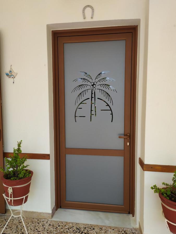 Finikas Rooms Agia Marina  ภายนอก รูปภาพ