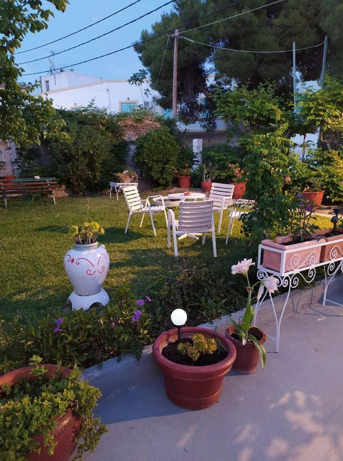 Finikas Rooms Agia Marina  ภายนอก รูปภาพ