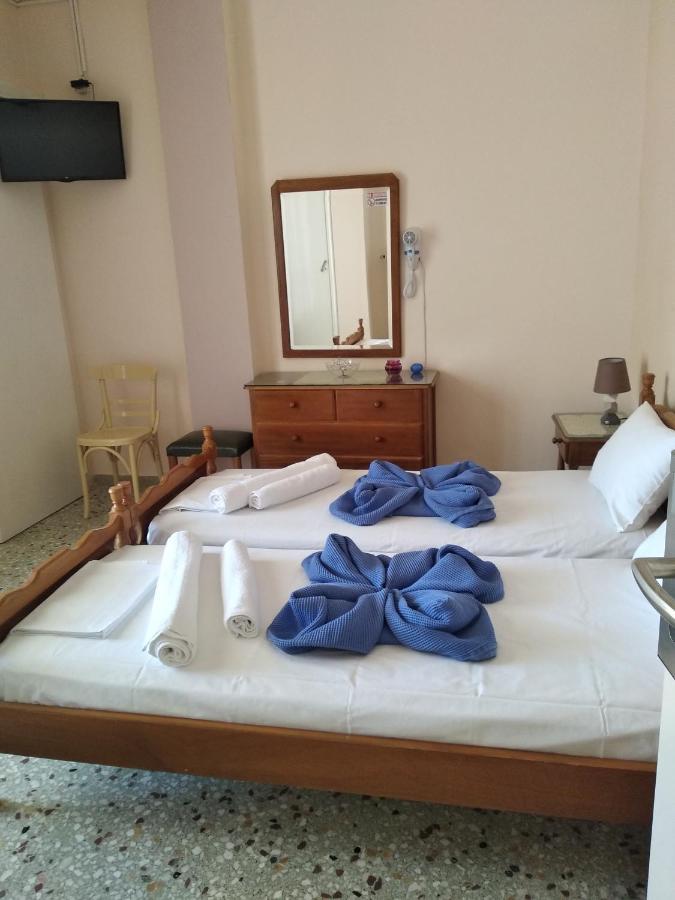 Finikas Rooms Agia Marina  ภายนอก รูปภาพ