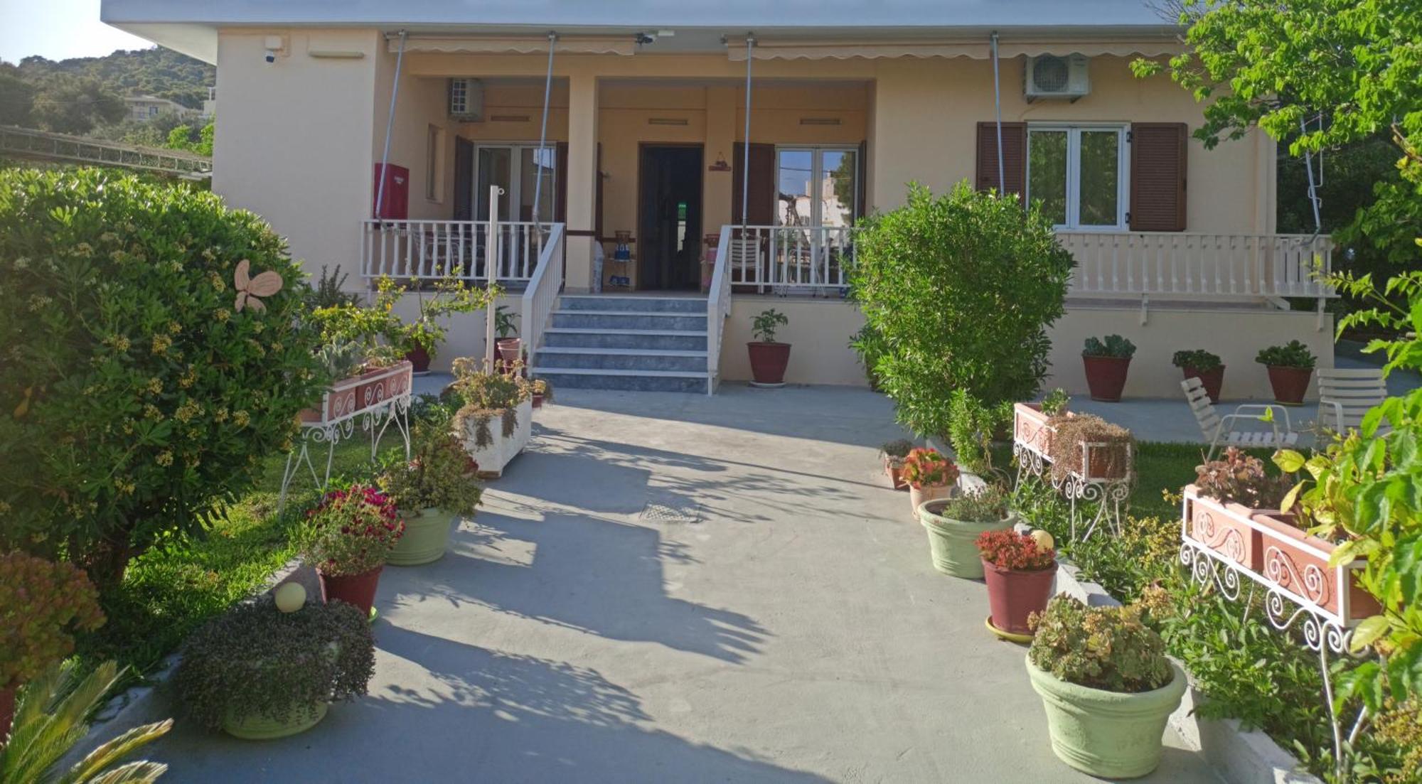 Finikas Rooms Agia Marina  ภายนอก รูปภาพ