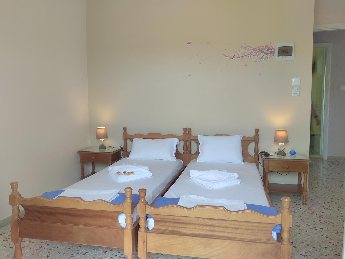 Finikas Rooms Agia Marina  ภายนอก รูปภาพ